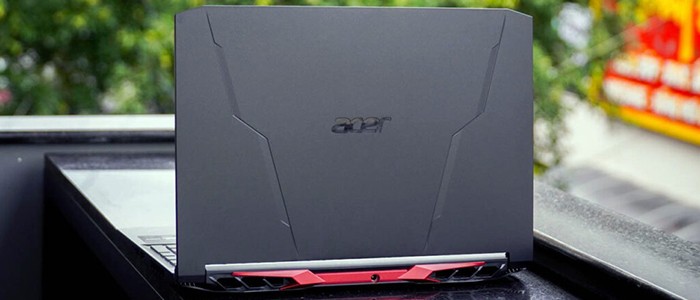 نمای پشتی لپ تاپ گیمینگ Acer Nitro 5 AN515-57-79GQ