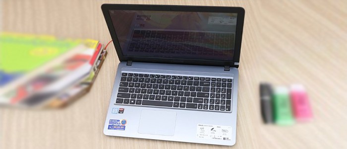 لپ تاپ 15.6 اینچ ASUS A540UP لپ تاپ 15.6 اینچ ASUS A540UP i5-7200U از نمای بالا
