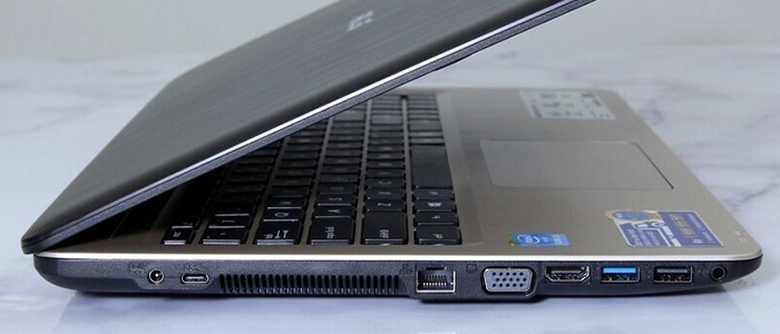 لپ تاپ ایسوس A540UP i5-7200U 8GB RAM 1TB HDD پورت های سمت چپ لپ تاپ ایسوس A540UP i5-7200U 8GB RAM 1TB 2GB