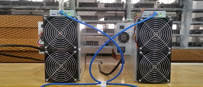 دو دستگاه ماینر اینوسیلیکون A11 Pro ETH 2000Mh/s متصل به هم از روبرو