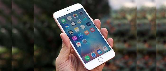 آیفون 6S Plus رزگلد 128 گیگابایت در دست کاربر