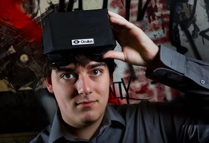 هدست واقعیت مجازی روی چشمان Palmer Luckey