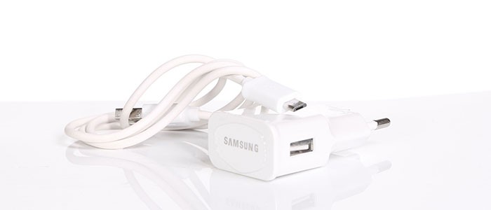 شارژر دیواری سامسونگ مدل S4 با کابل MicroUSB