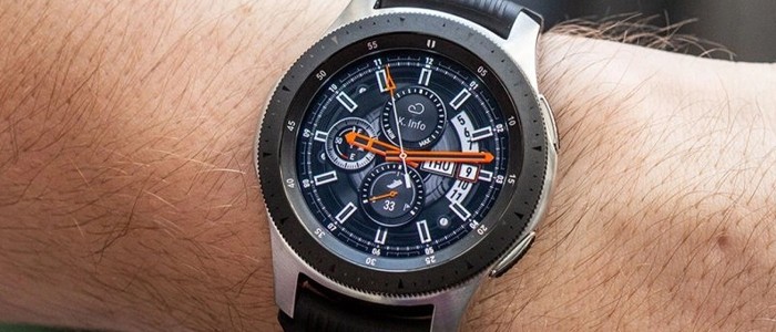 در دست کاربر Galaxy Watch SM-R800 ساعت هوشمند سامسونگ 
