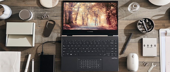 لپ تاپ ایسوس زنبوک Flip 13 OLED UX363 i7-1165G7 در حالت کامل باز روی میز